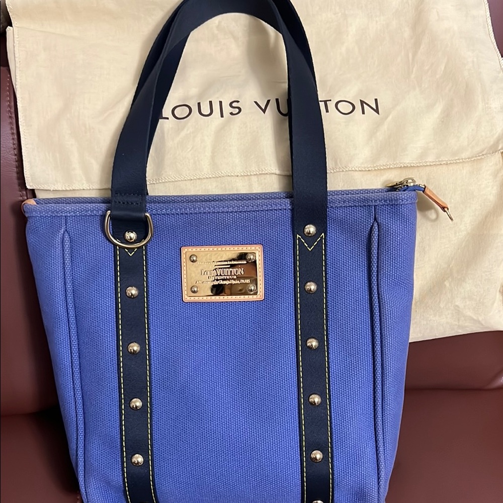 Louis Vuitton Inventeur 101 Avenue des champs-elysées Paris with dust bag